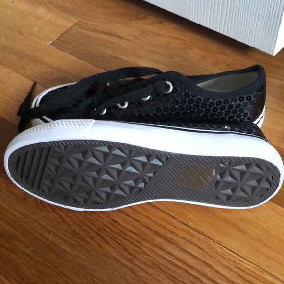 Black sequence sneakers, size 1 youth - Picture 3 of 4